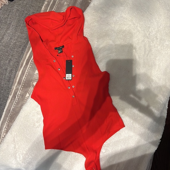 Ribbed bodysuit with hood - Picture 3 of 3